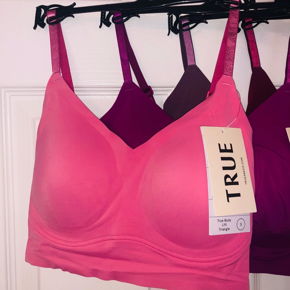 2 True bralettes (S)
